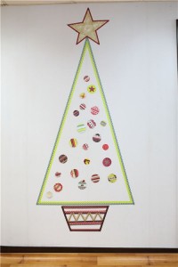 Were-crafting-a-Washi-Christmas-Tree-8
